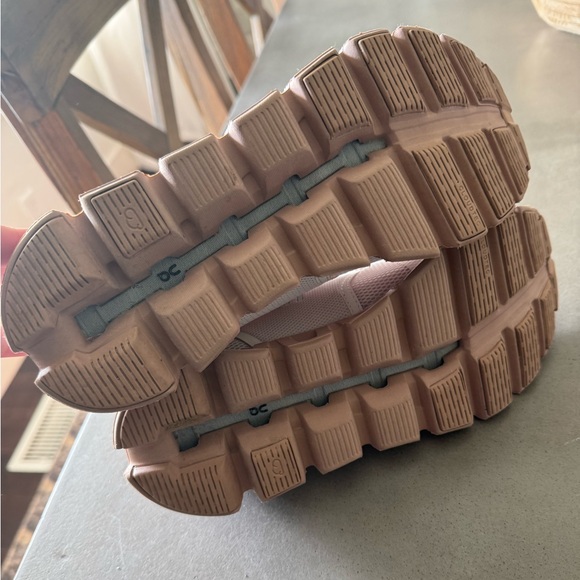 On Cloud 5 Trainers in Sand and Rosebrown - Picture 6 of 6